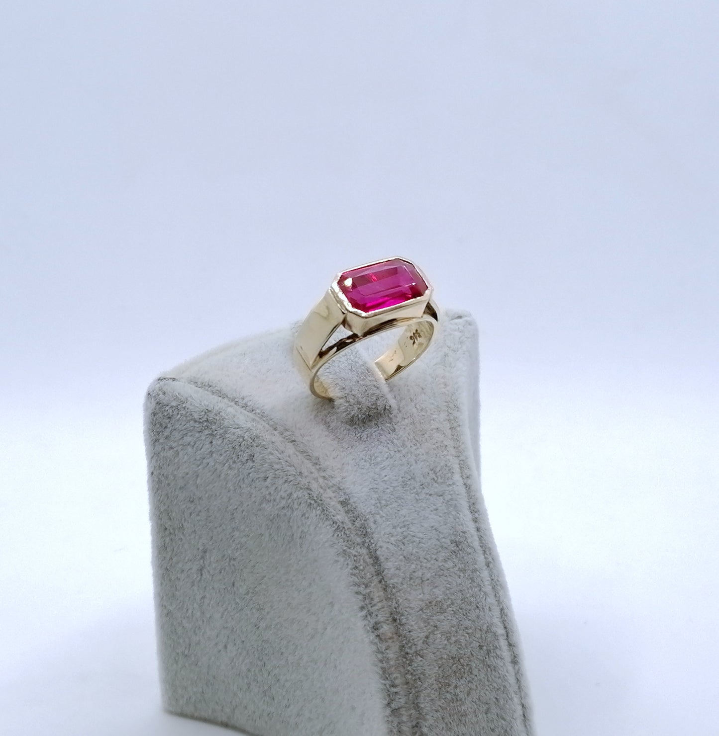 Ring Gold 585er Siegelring mit Rubin Gr. 57