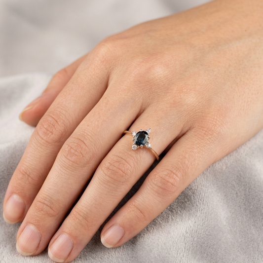 Neuwertiger Gold Damenring mit Saphir und Zirkonia 585er Goldring