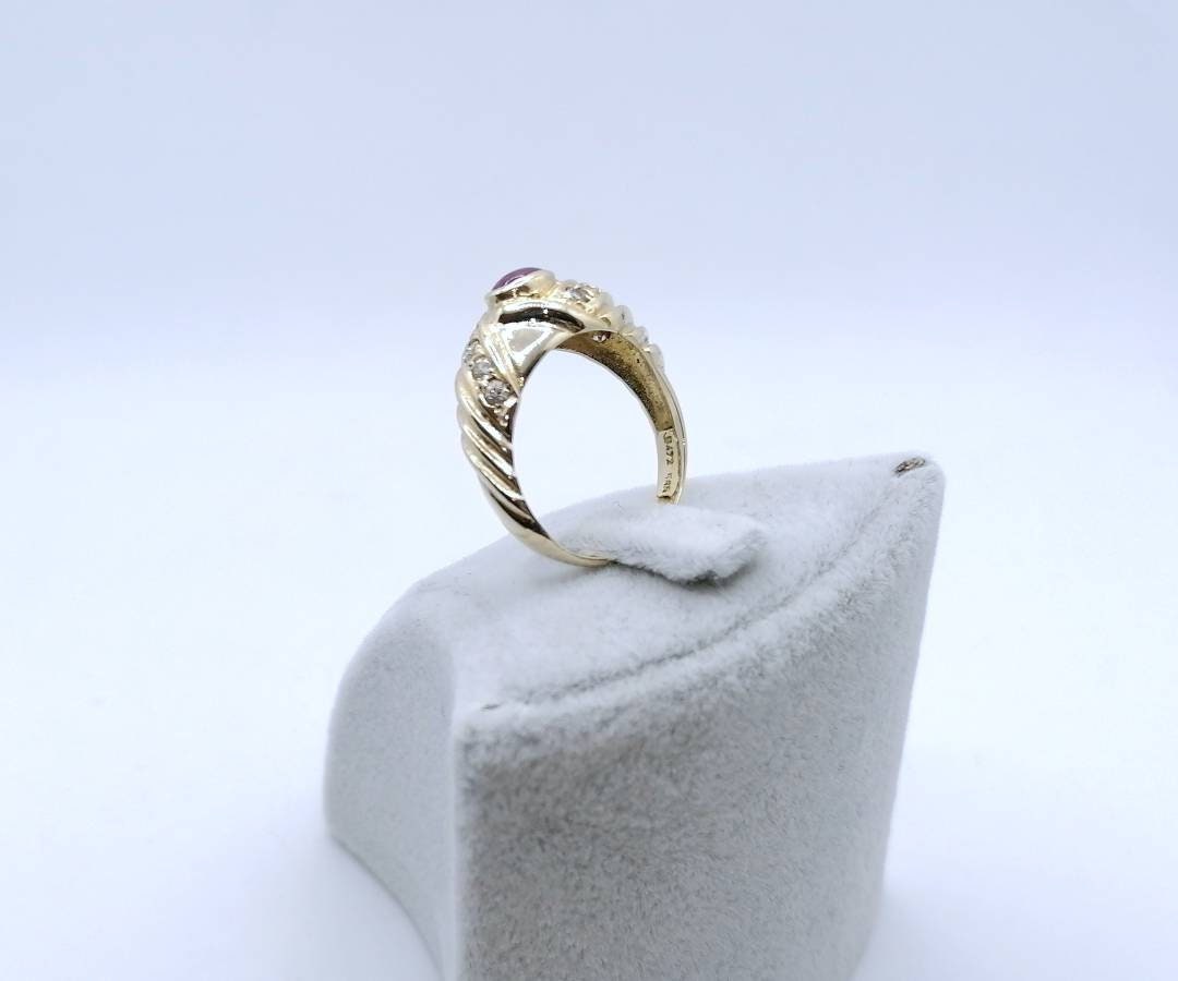 Vintage Gold 585er Ring mit Rubin Cabochon und Zirkonia