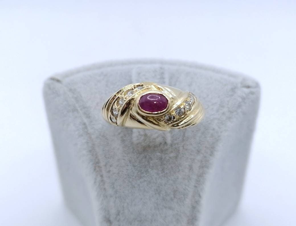Vintage Gold 585er Ring mit Rubin Cabochon und Zirkonia
