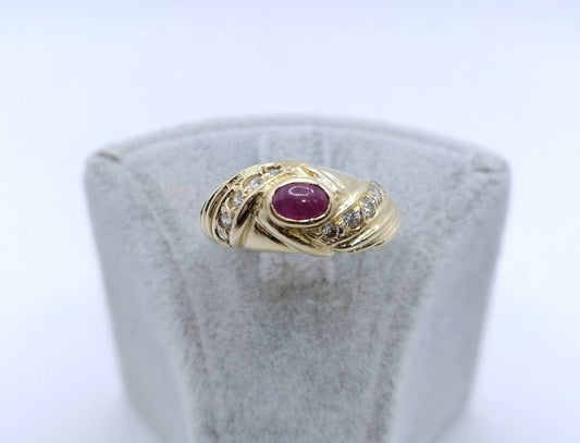 Vintage Gold 585er Ring mit Rubin Cabochon und Zirkonia