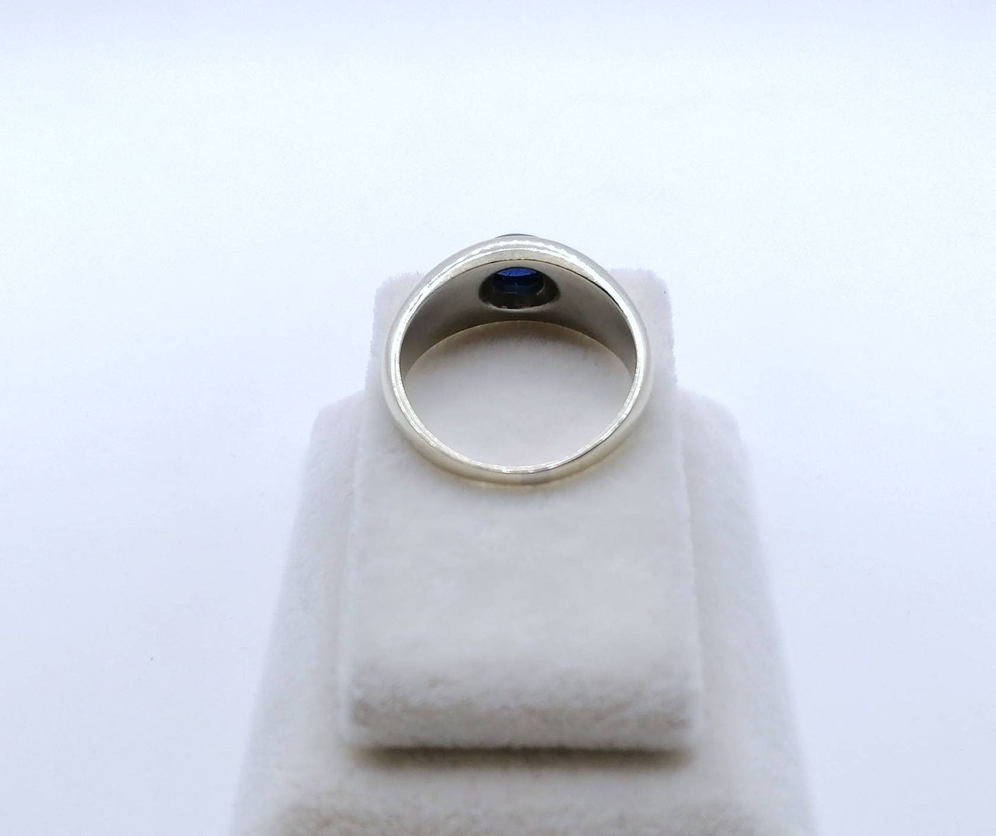 Weißgold Damenring mit Saphir Cabochon
