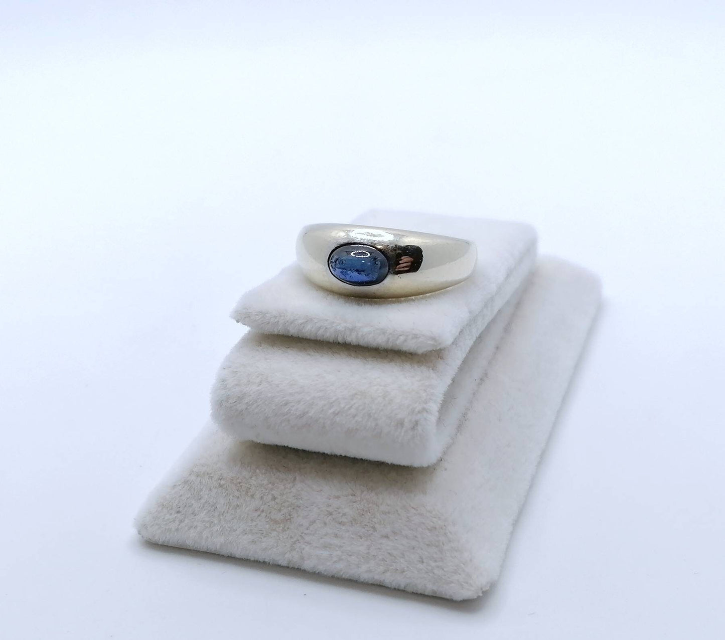 Weißgold Damenring mit Saphir Cabochon
