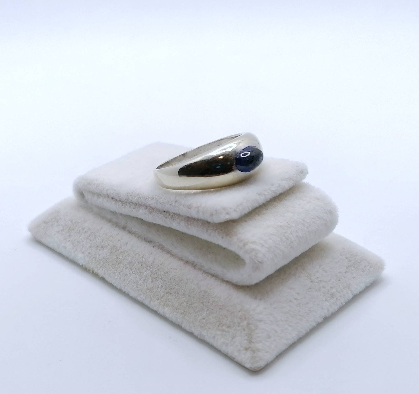Weißgold Damenring mit Saphir Cabochon