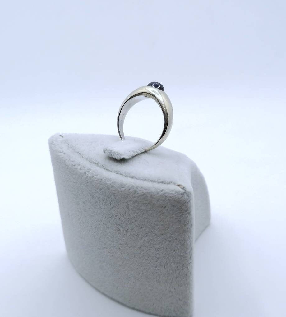 Weißgold Damenring mit Saphir Cabochon