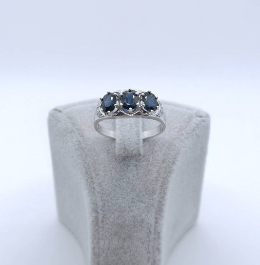 Weißgold Ring mit Saphiren und Brillanten