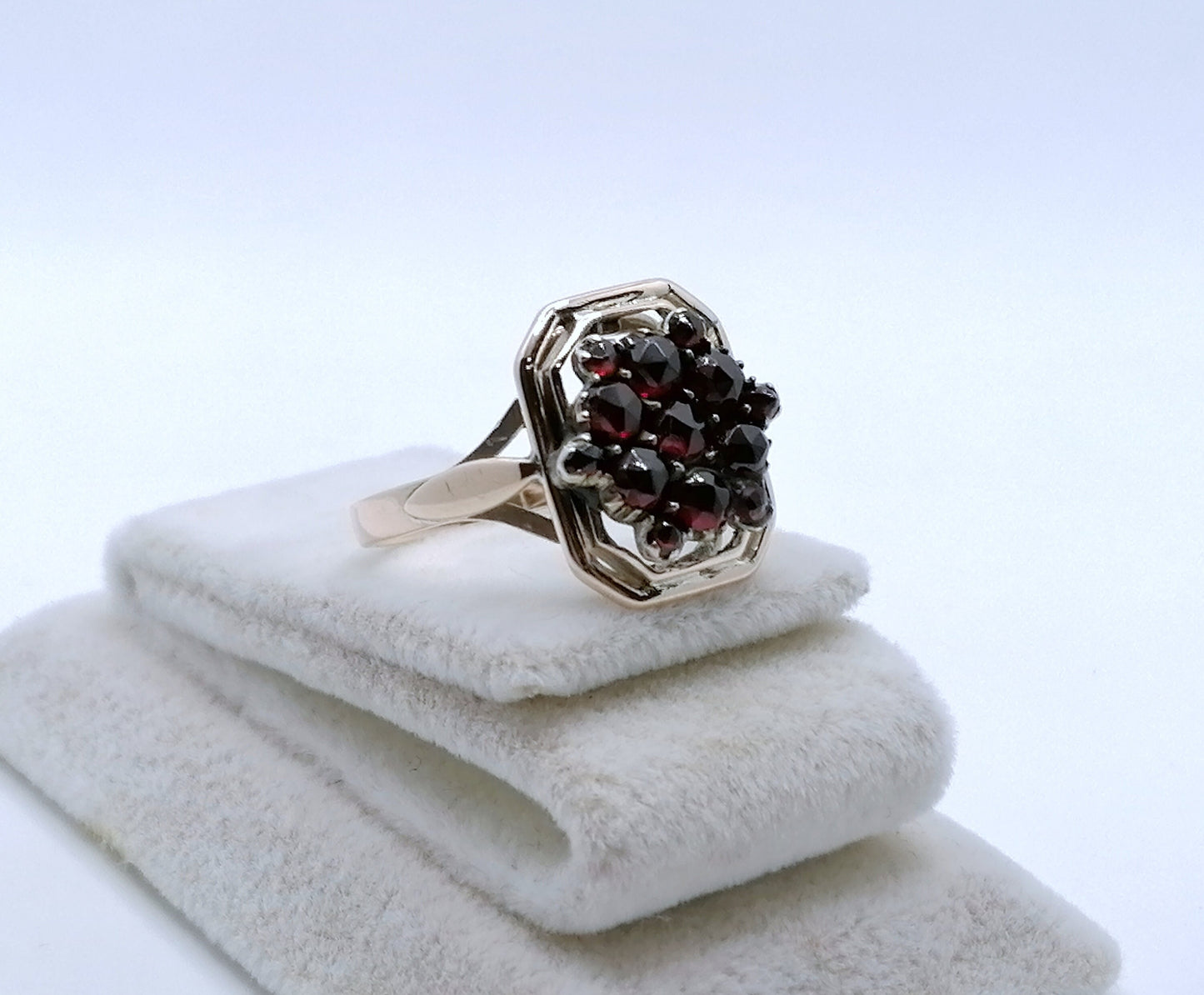 Ring Gold 333er Rotgold mit Granatstein