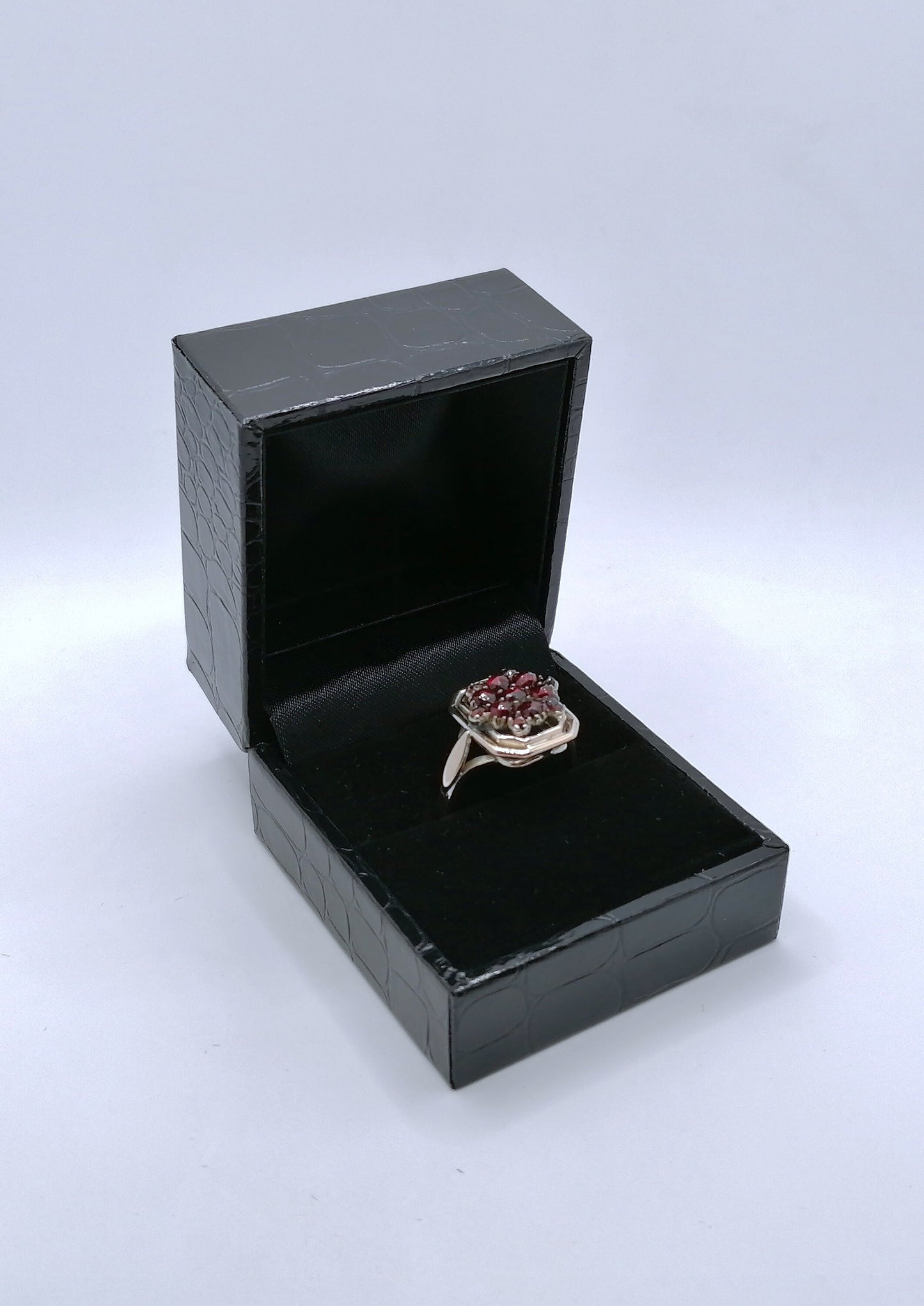 Ring Gold 333er Rotgold mit Granatstein