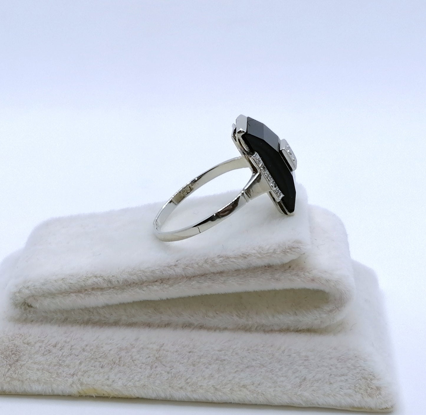 Ring Art Deco 1920 Weißgold 750er mit Onyx und Brillant Gr. 55