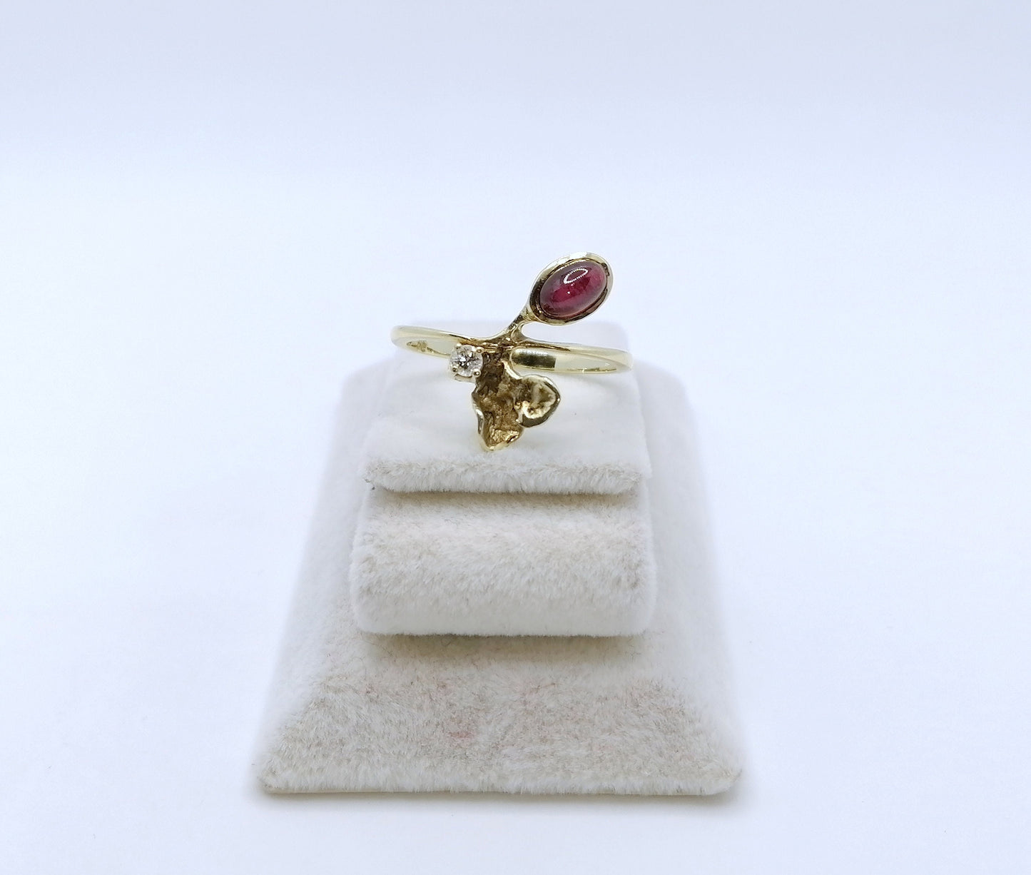 Ring Gold Tourmalin Cabochon und Brillanten Gr. 57