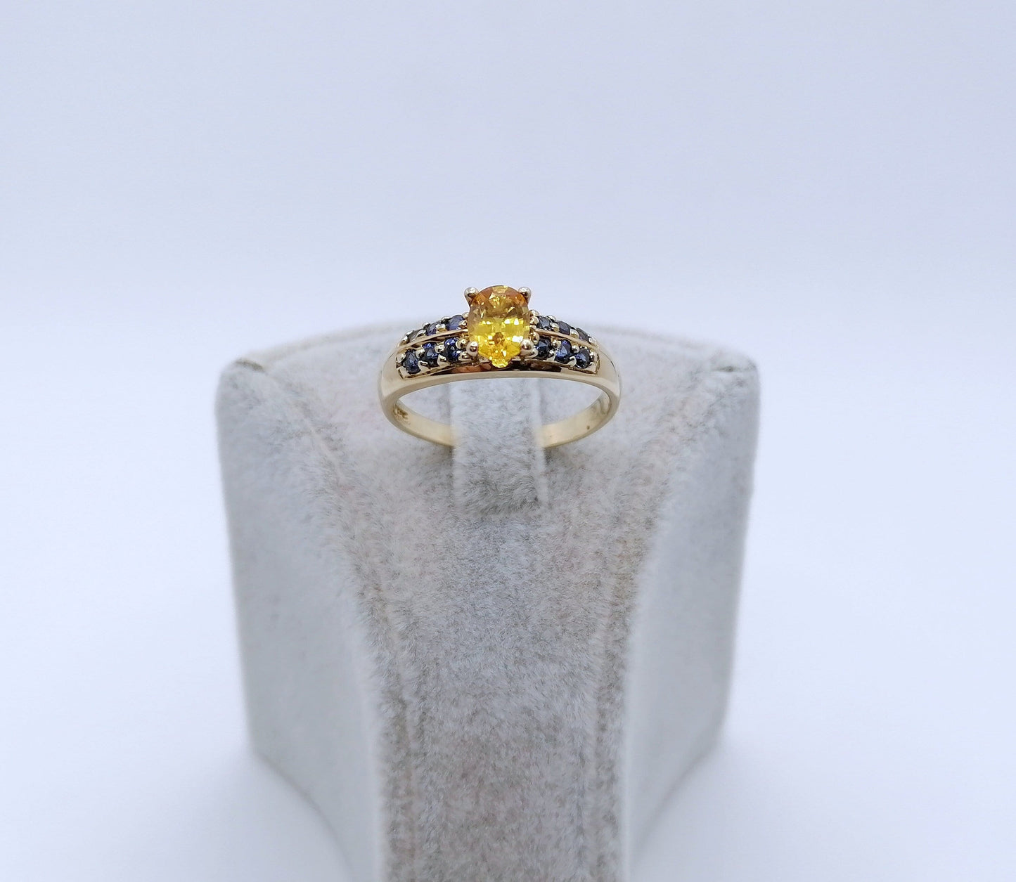 Ring Gold 375er mit gelbem und blauen Saphir Edelsteinen Gr. 60
