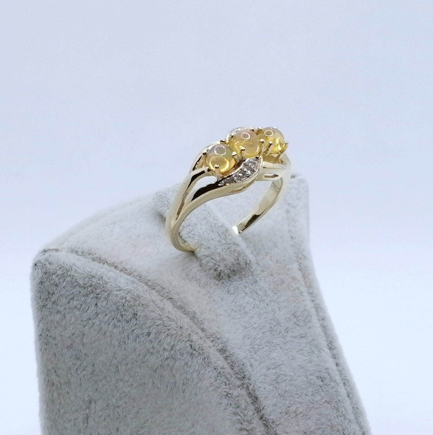 Ring Gold 375er mit Afrikanischen Opalen Gr. 60