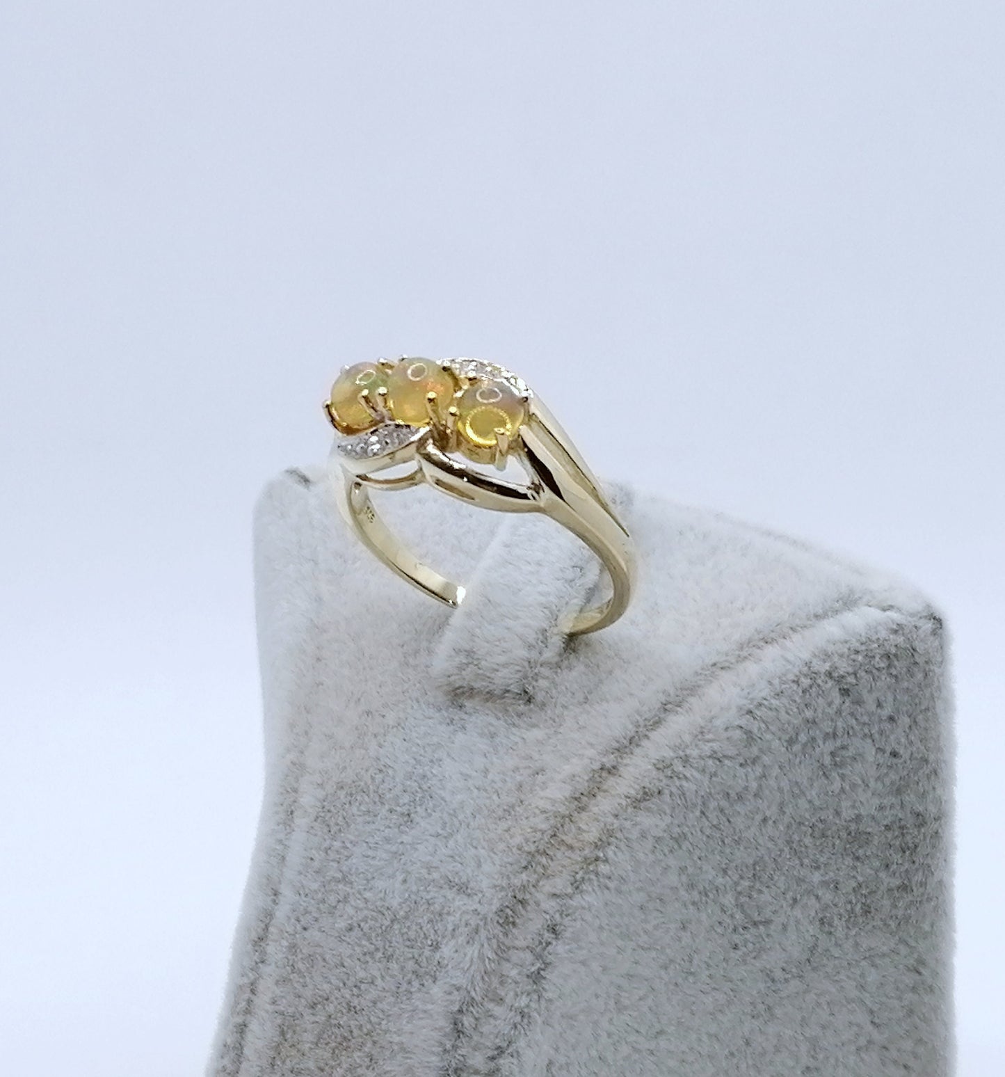 Ring Gold 375er mit Afrikanischen Opalen Gr. 60