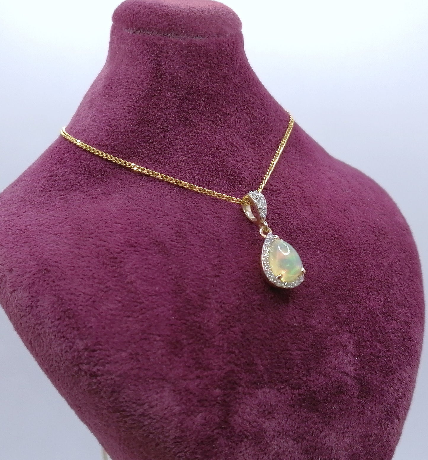 Anhänger Gold 375er mit Äthiopischem Opal und Diamanten