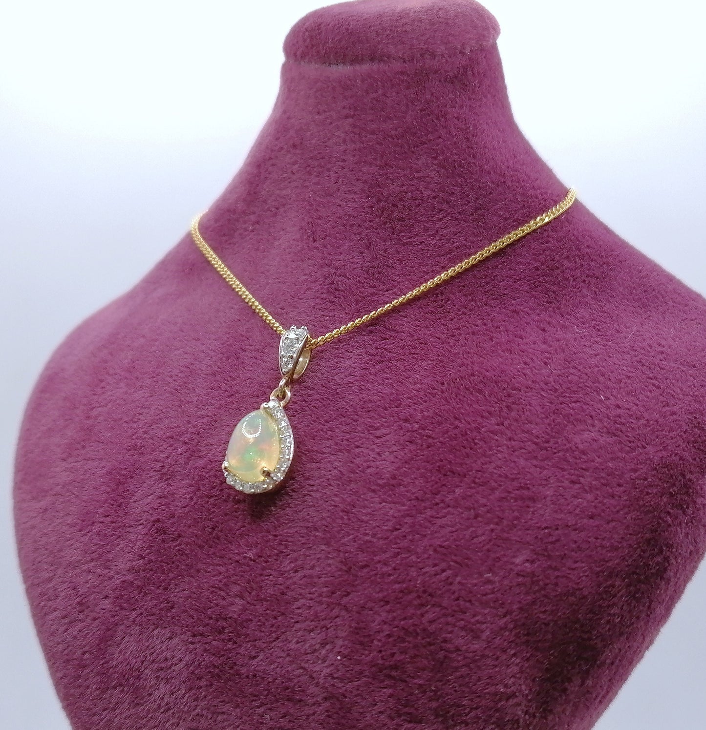 Anhänger Gold 375er mit Äthiopischem Opal und Diamanten