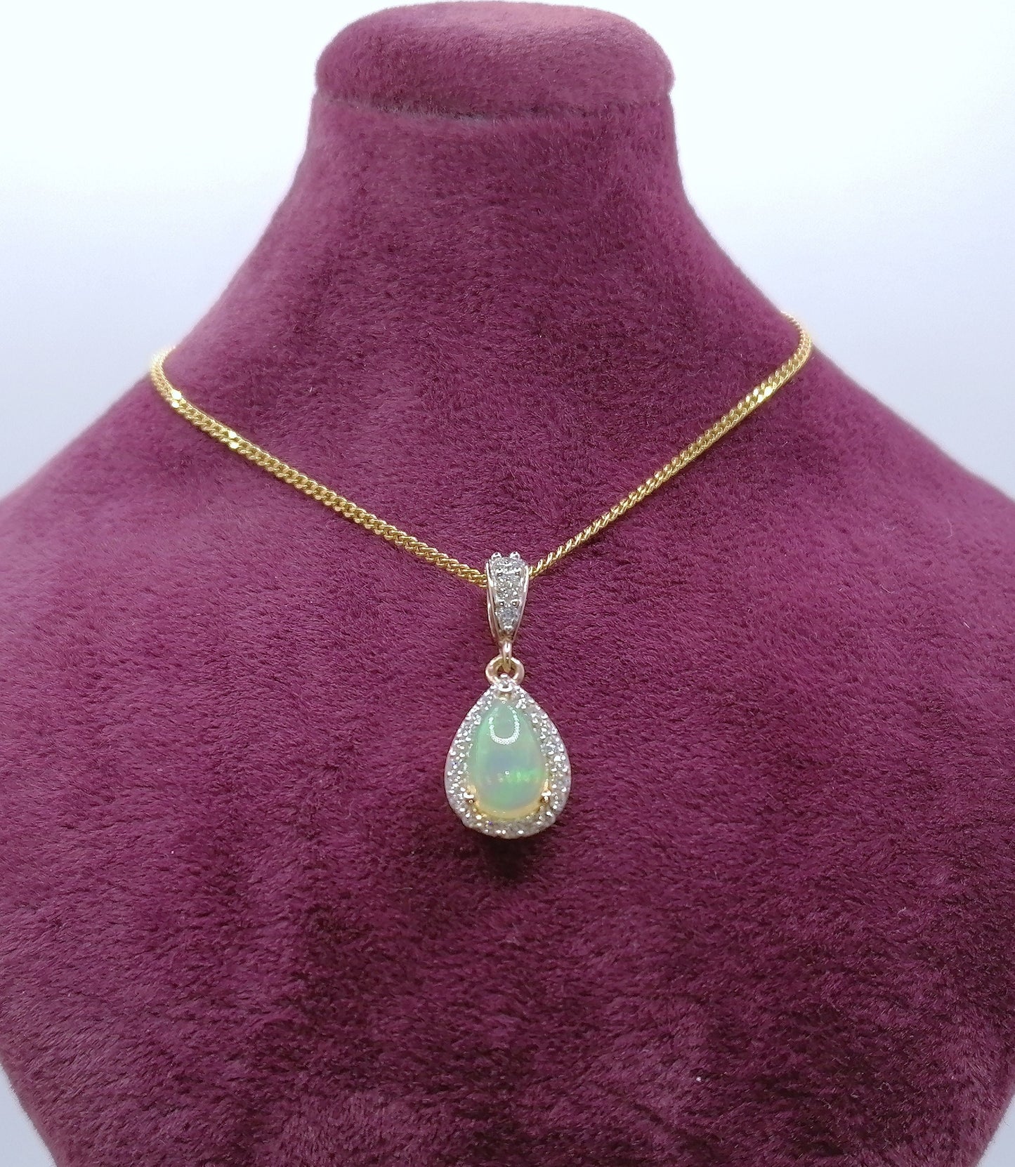 Anhänger Gold 375er mit Äthiopischem Opal und Diamanten