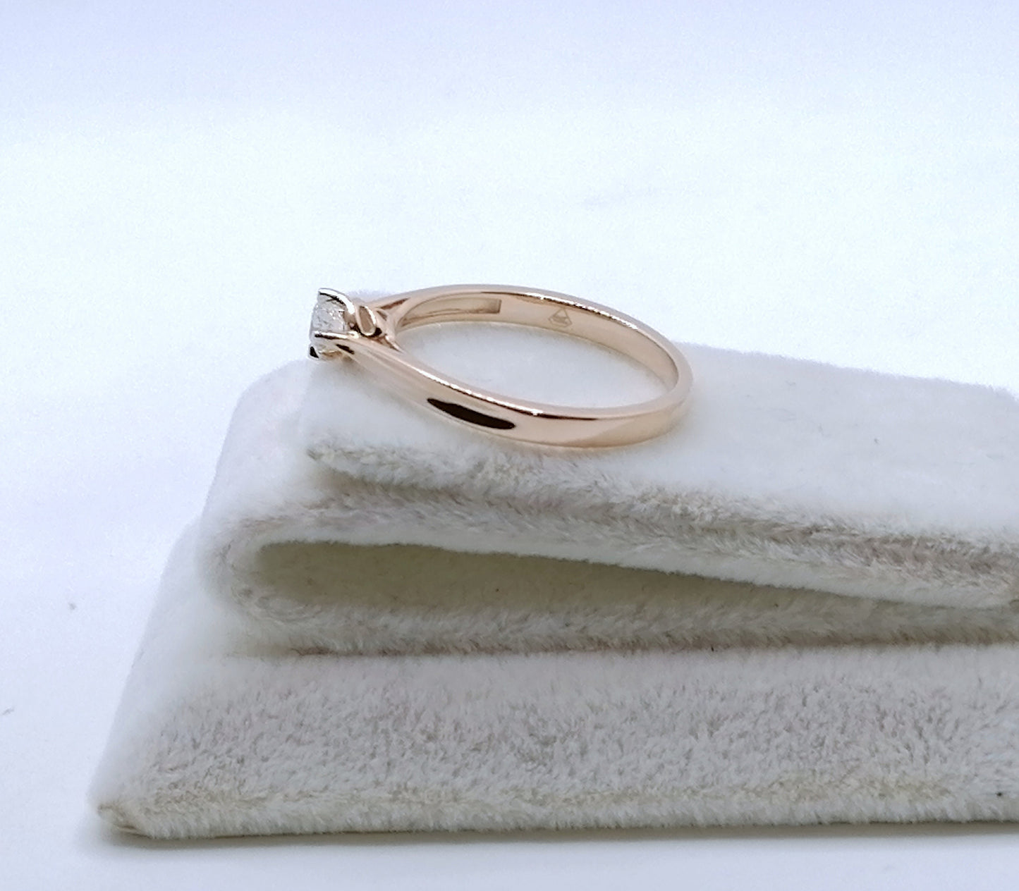 Ring Rotgold 585er mit 0,11ct Brillant Lupenrein Solitär Goldring Gr. 53