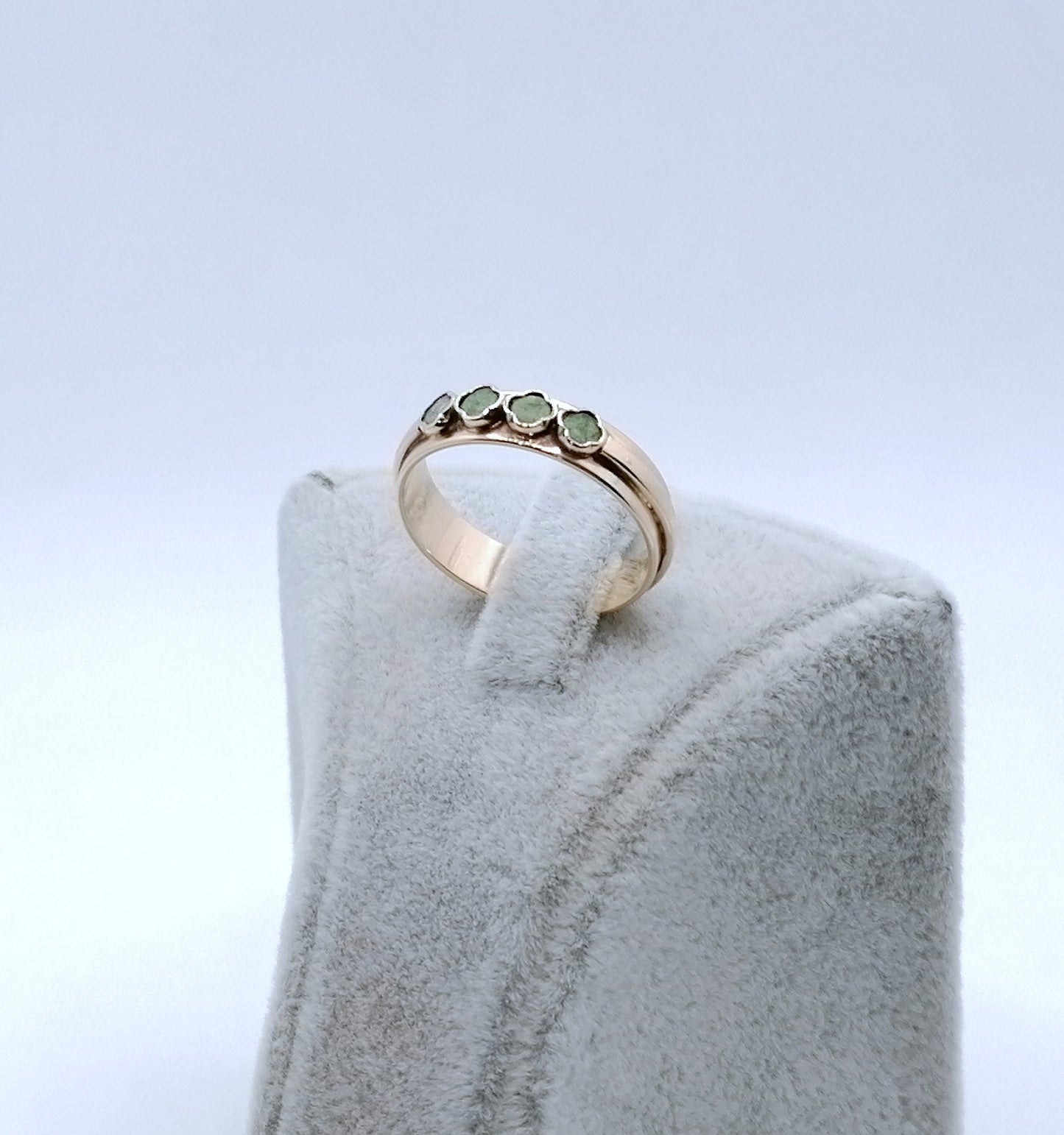 Ring Rotgold 585er mit grünen Türkis Steinchen Gr. 57