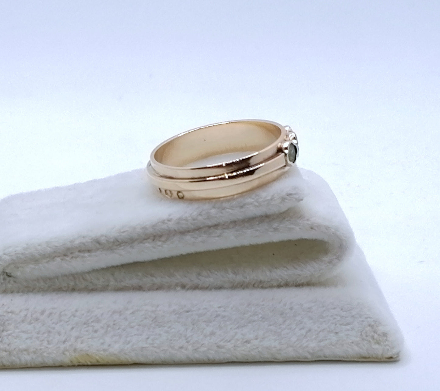 Ring Rotgold 585er mit grünen Türkis Steinchen Gr. 57