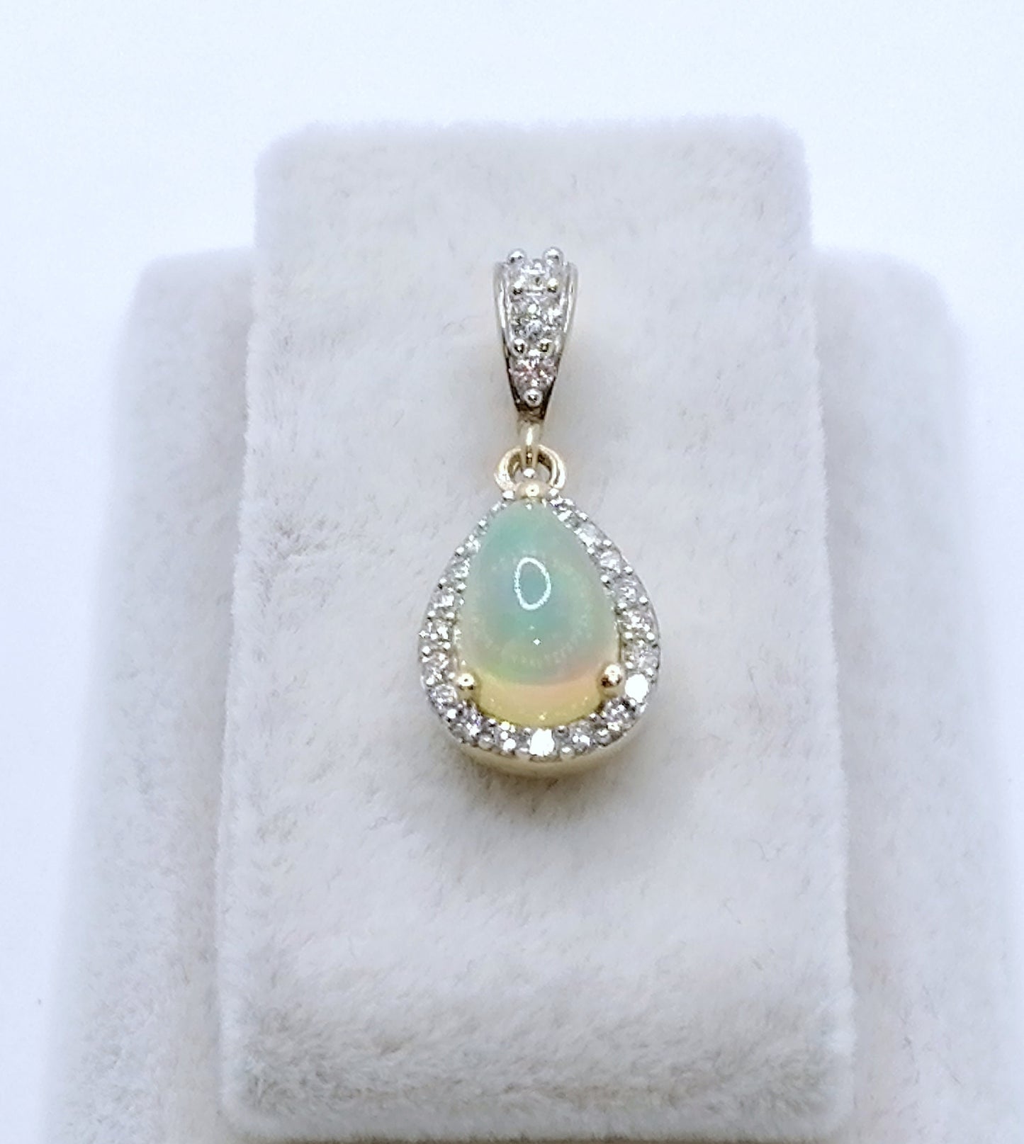 Anhänger Gold 375er mit Äthiopischem Opal und Diamanten