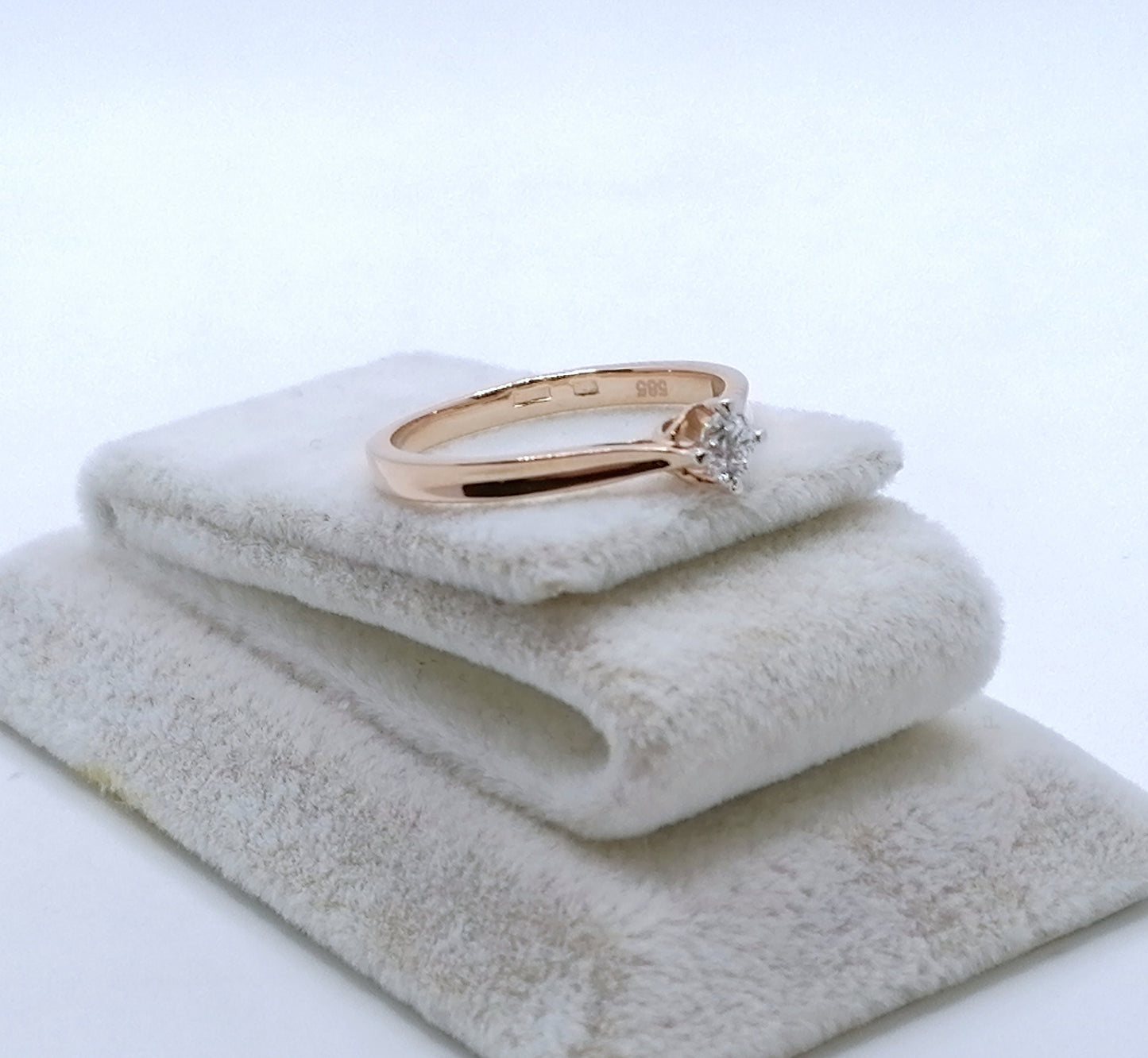 Ring Rotgold 585er mit 0,11ct Brillant Lupenrein Solitär Goldring Gr. 53