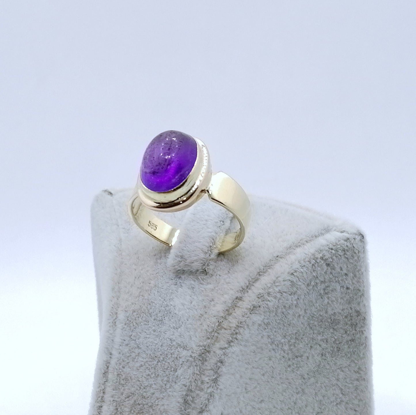 Ring Gold 585er mit Amethyst Cabochon Gr. 60
