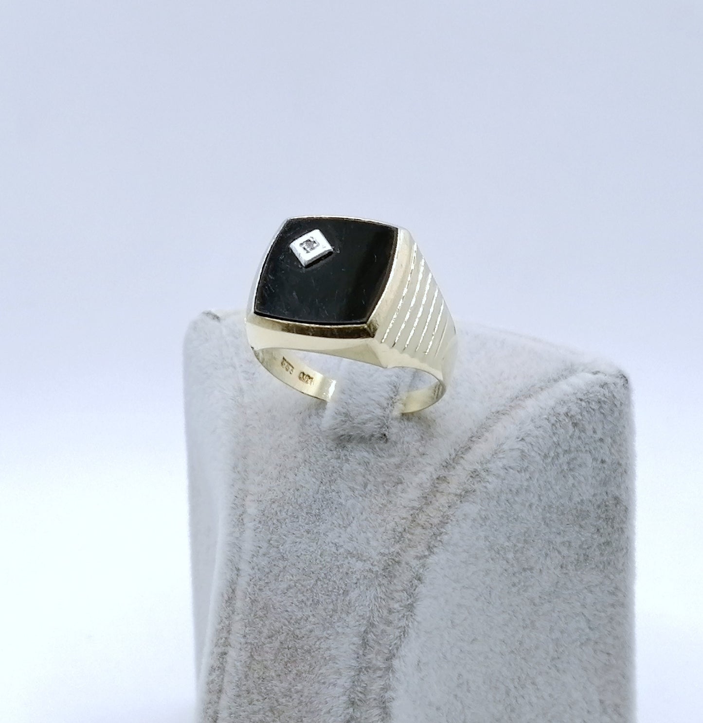 Ring Gold mit Onyx Stein und Diamantsplitter Gr. 66