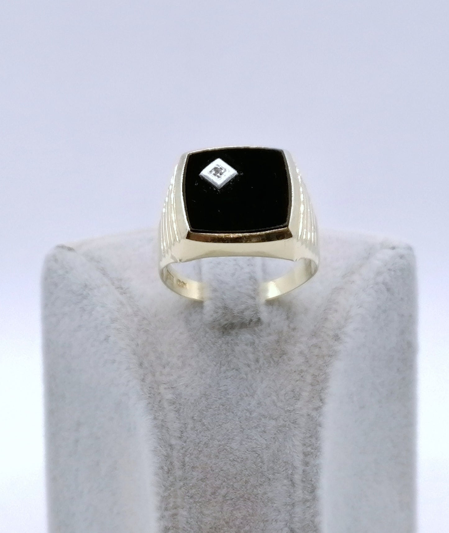 Ring Gold mit Onyx Stein und Diamantsplitter Gr. 66