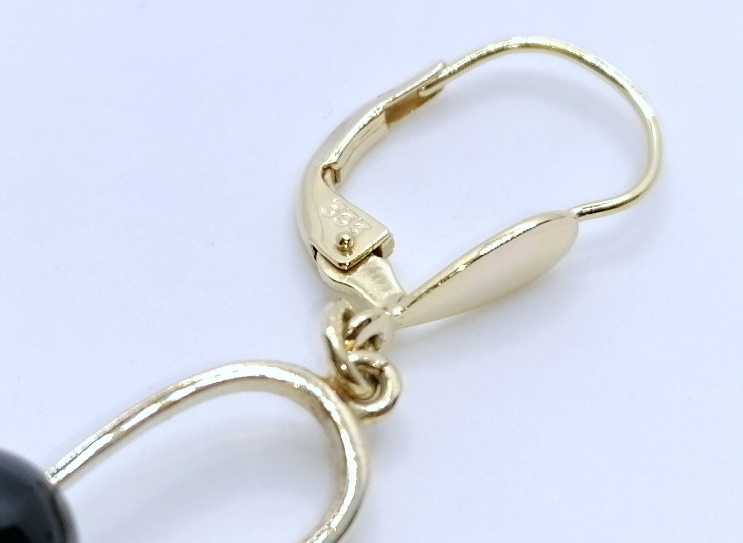 Ohrhänger 333er Gold mit Onyx Perle und Diamantsplitter