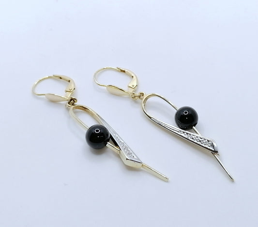 Ohrhänger 333er Gold mit Onyx Perle und Diamantsplitter