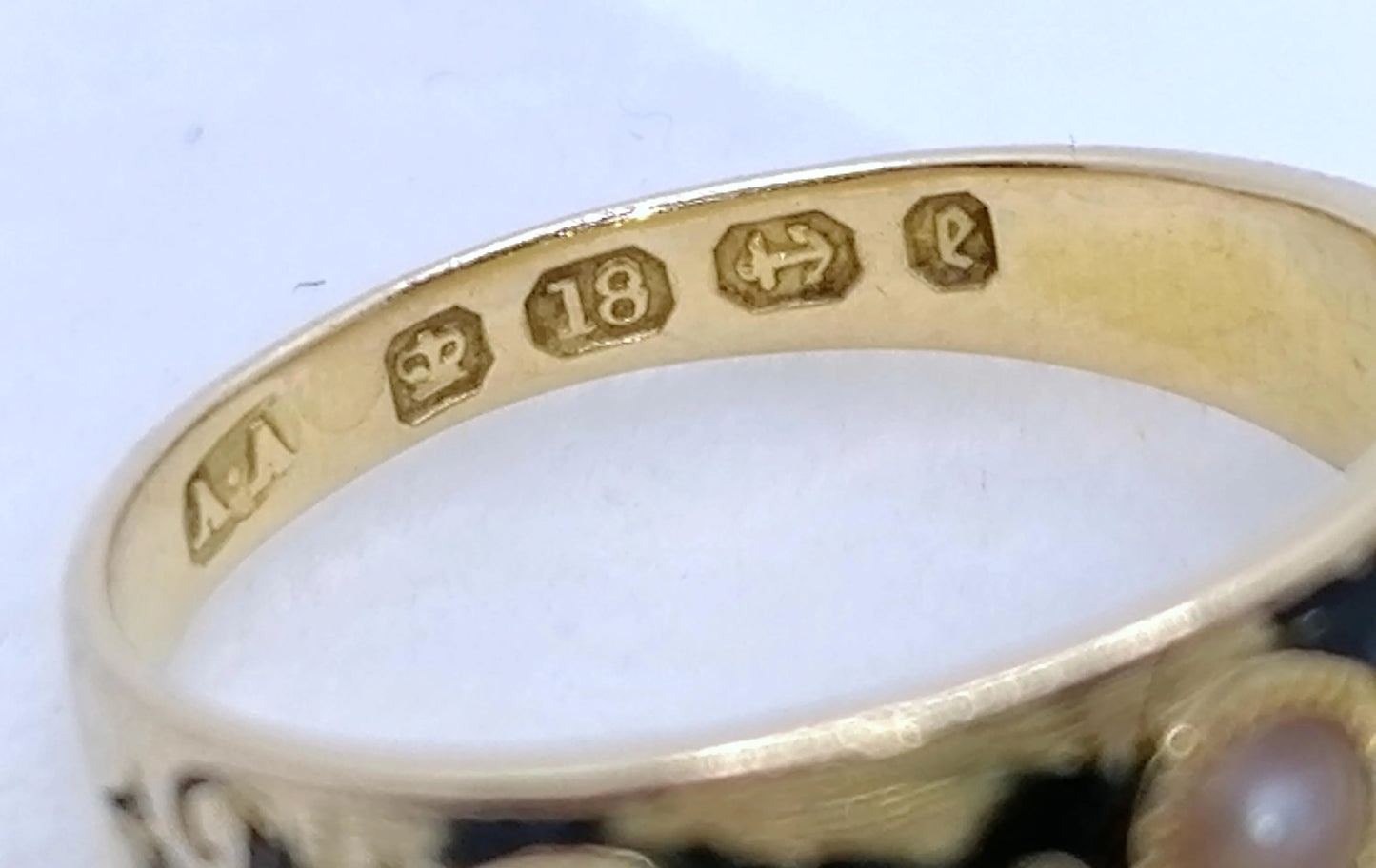 Viktorianischer Gedenkring um 1875 Antiker Goldring 750er mit Barockperlen Gr. 51