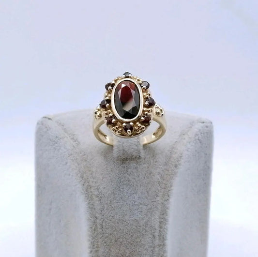 Neuwertiger Gold Damenring mit Granatsteinen, 333er Goldring Gr. 57