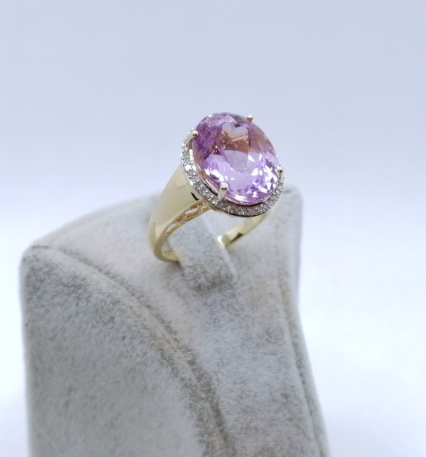 Ring Gold 585er mit Kunzit und Diamanten Harry Ivens