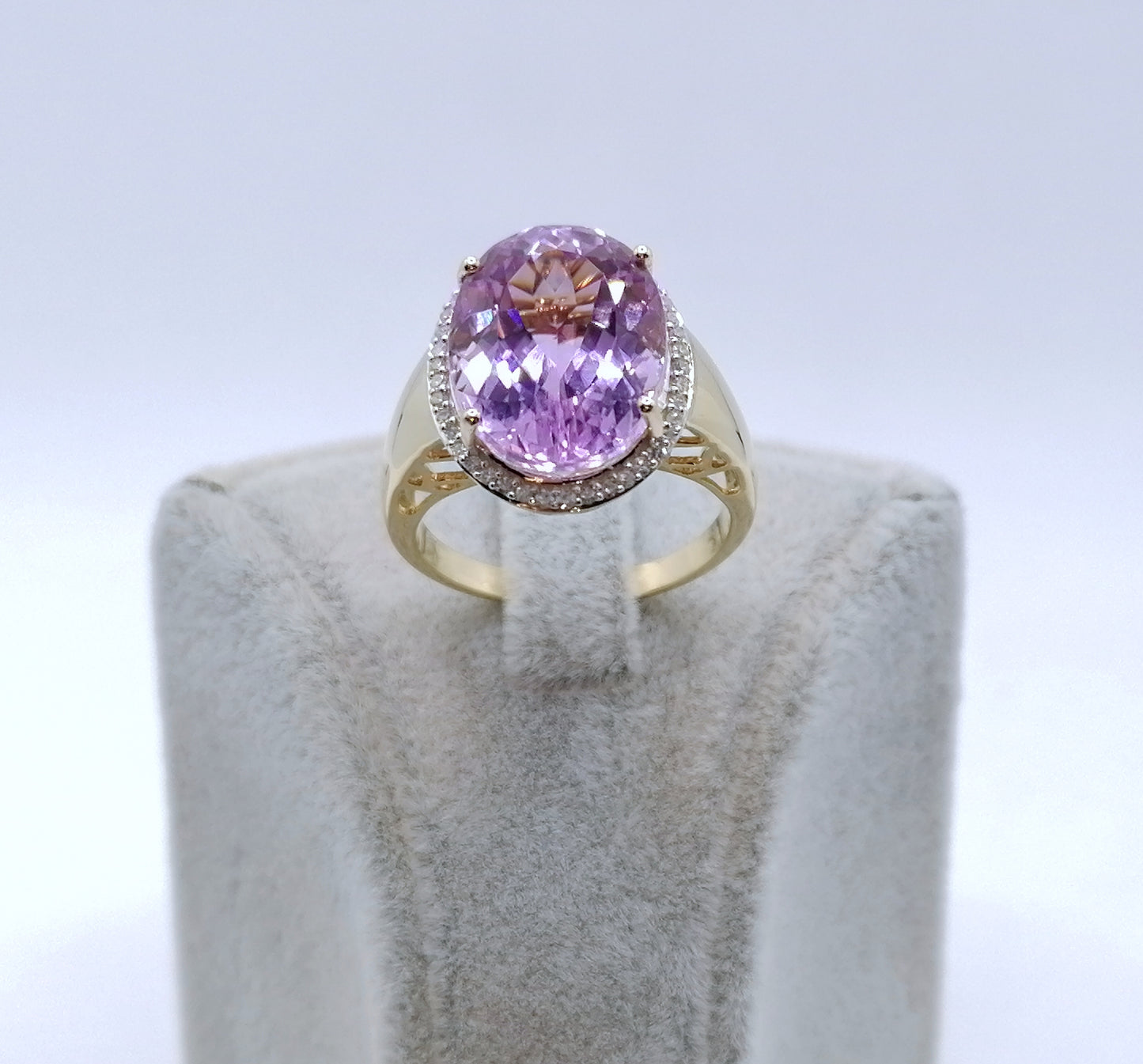 Ring Gold 585er mit Kunzit und Diamanten Harry Ivens