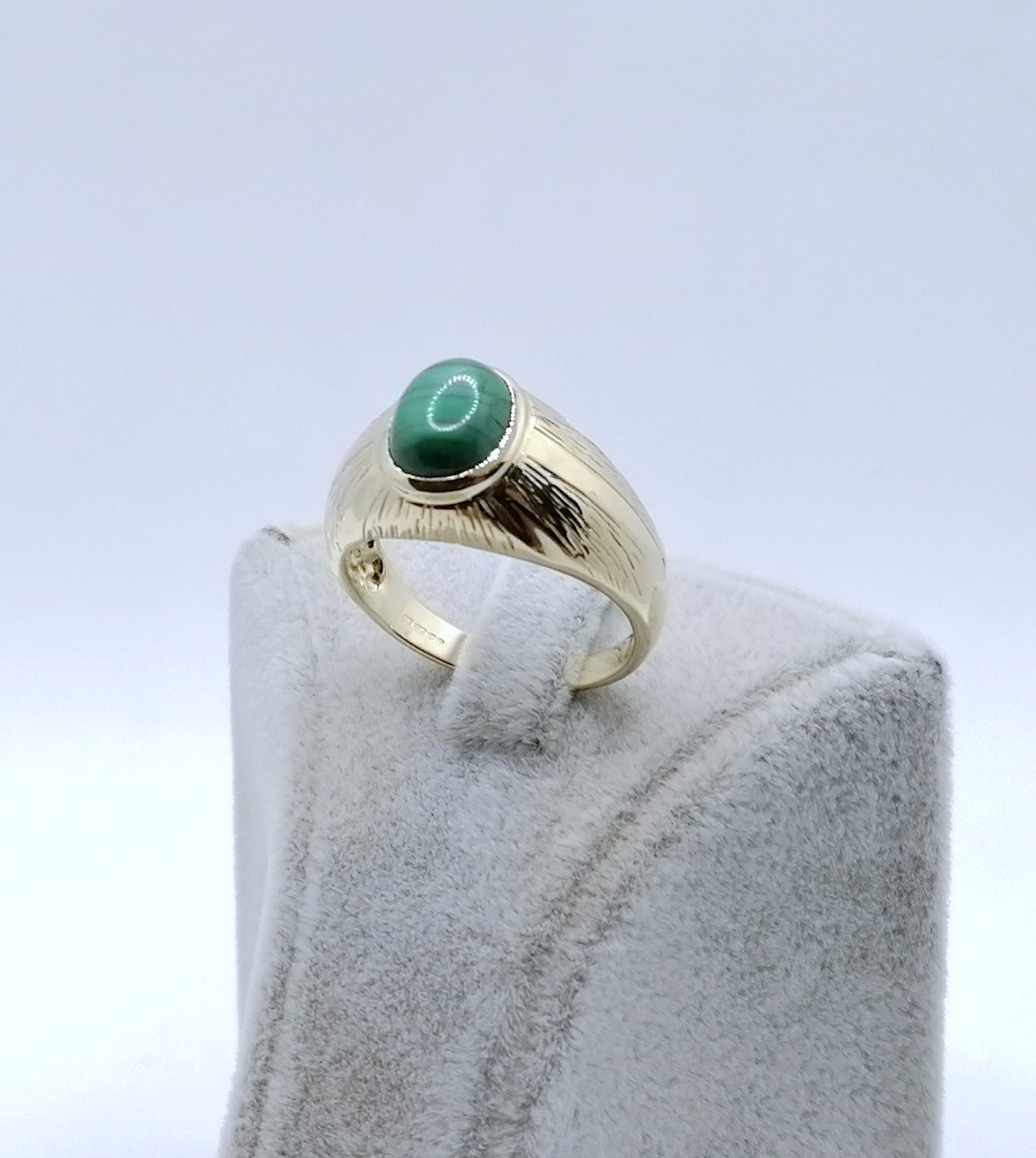 Englischer Ring Gold 375er mit Malachit
