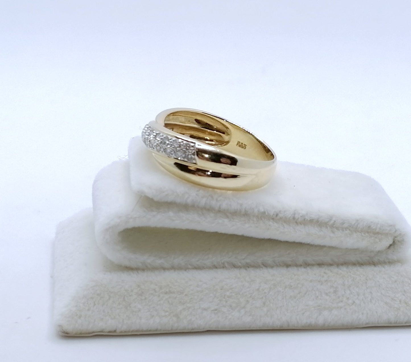 Ring Gold 585er mit funkelnden Diamanten Gr. 57
