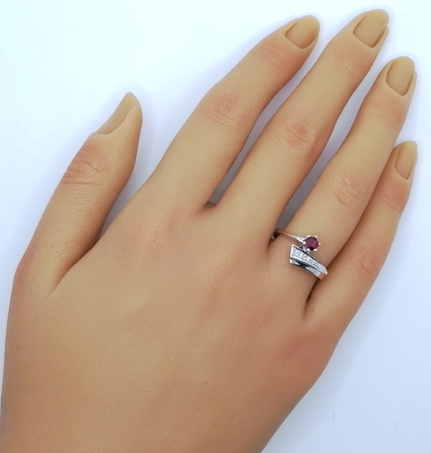 Ring Gold 585er mit Rubin und Diamanten