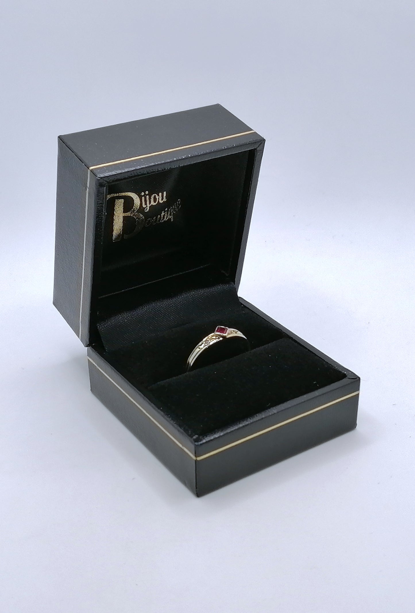 Ring Gold 585er mit Rubin und Diamantsplitter Gr. 53