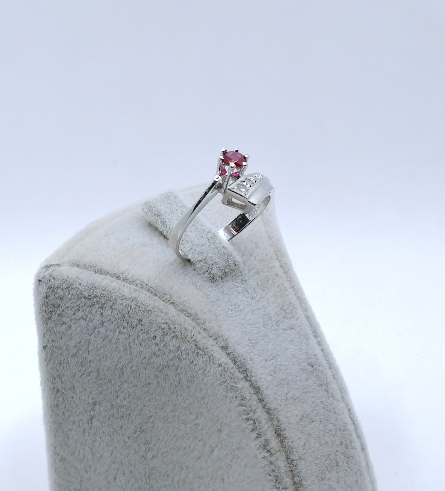 Ring Gold 585er mit Rubin und Diamanten