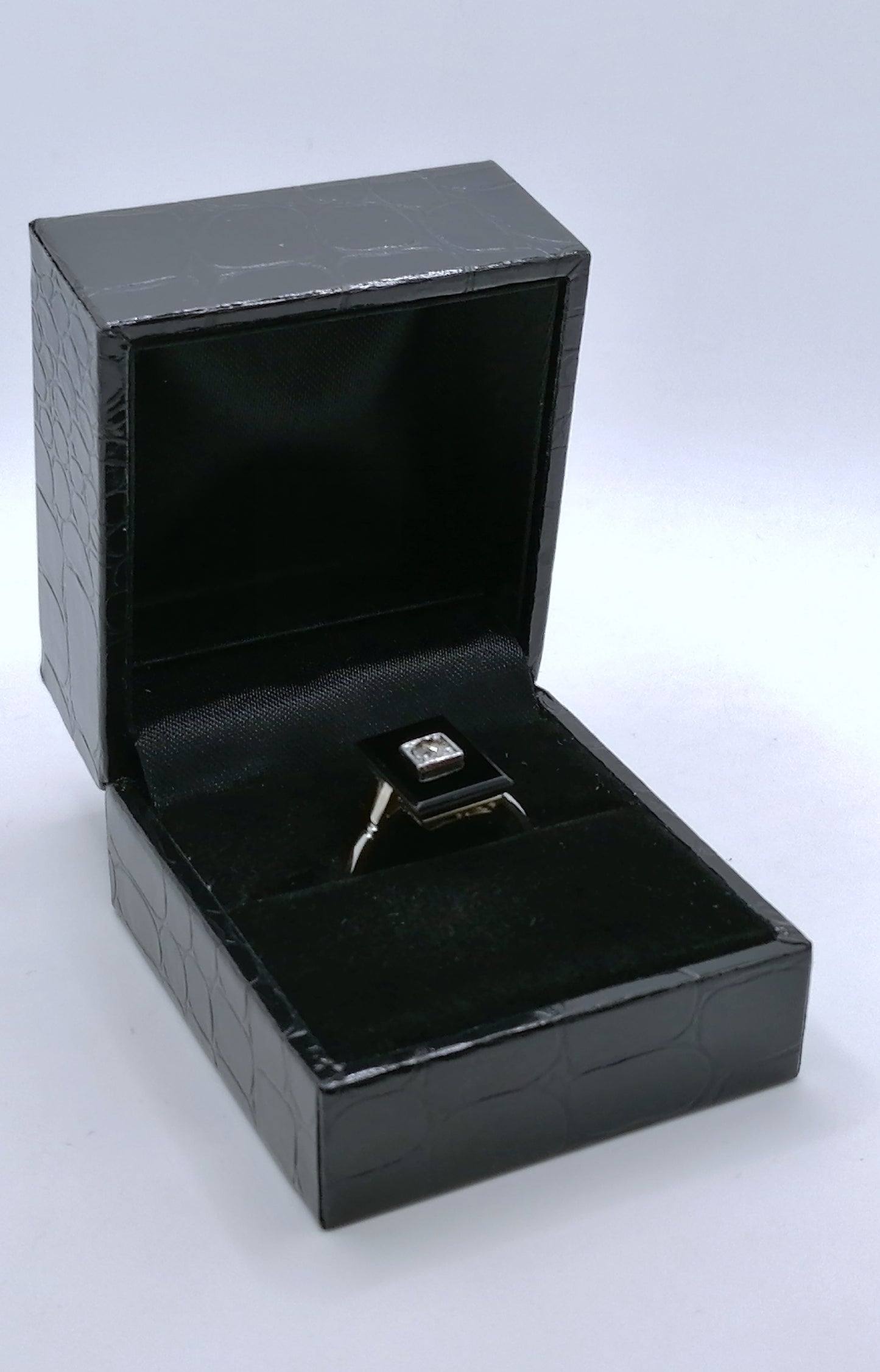 Ring Art Deco Gelbgold 585er mit Onyx und Brillant Gr. 57