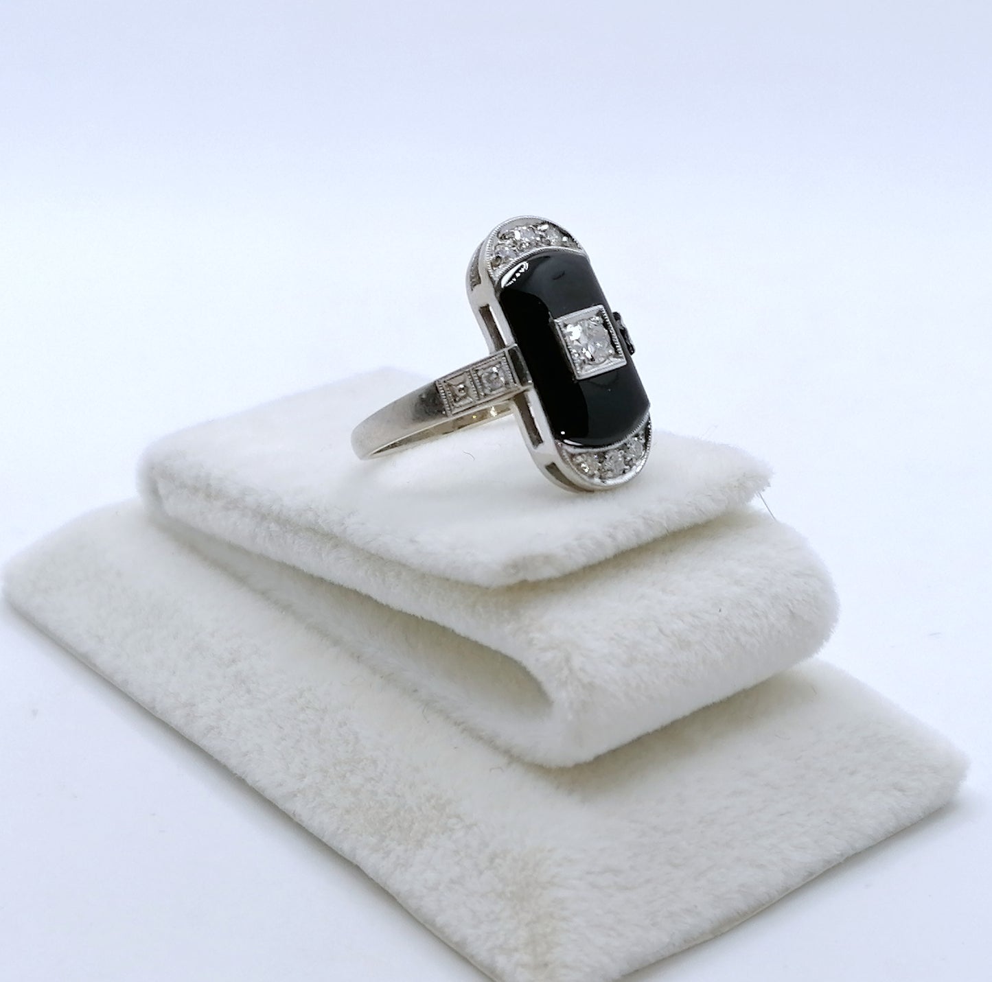 Ring Art Deco 585er Weißgold mit Onyx und Brillant Gr. 53