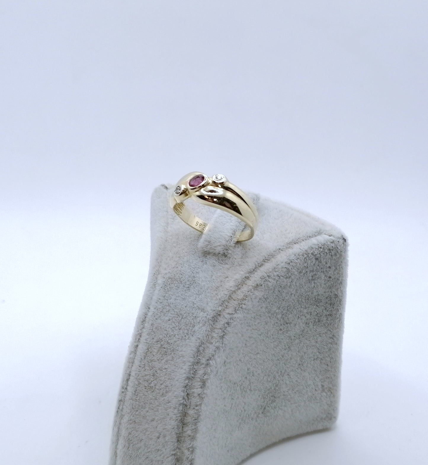 Ring Gold 585er mit Rubin und Diamantsplitter Gr. 60