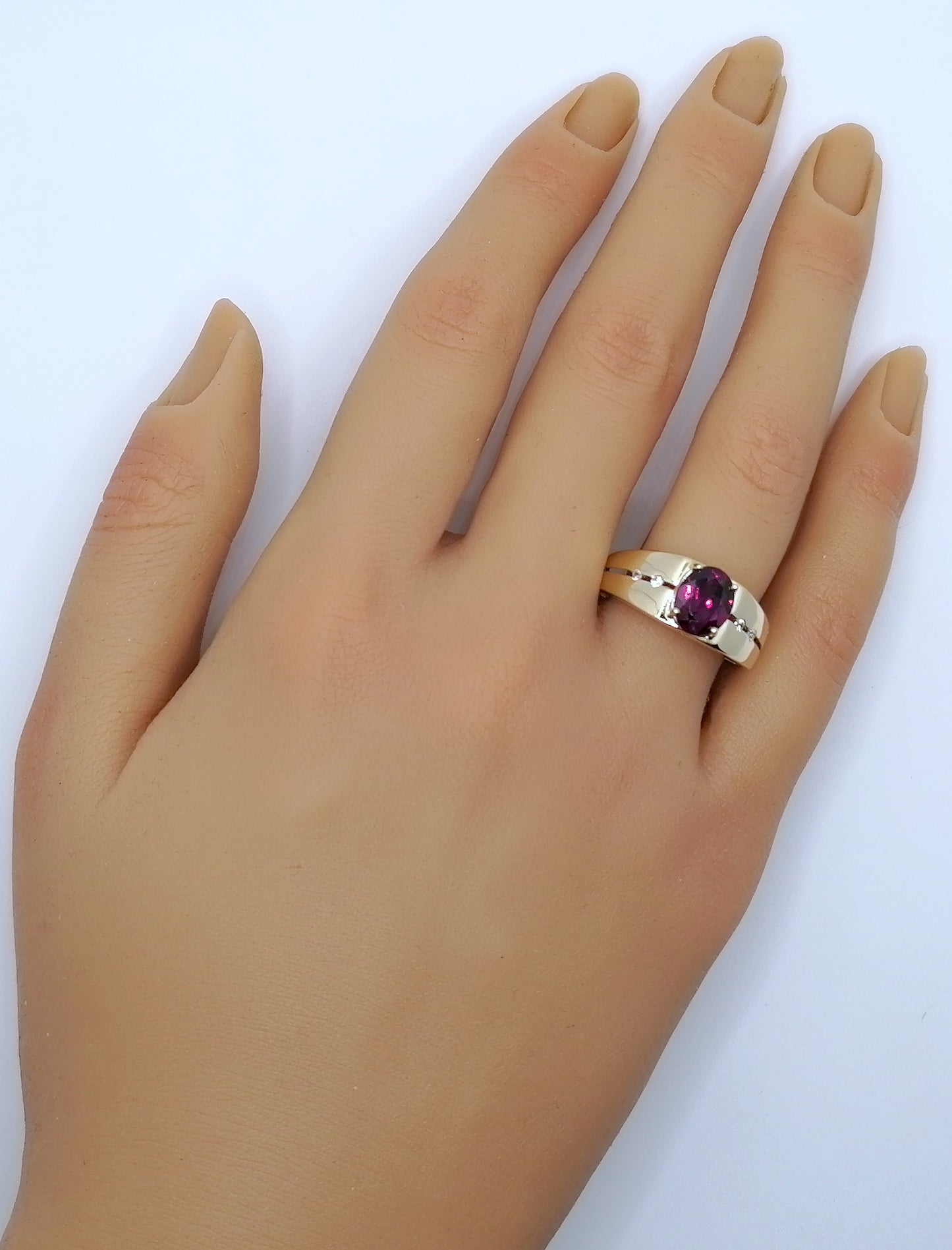 Ring Gold 375er mit Rhodolith Granat und Diamanten Gr. 63