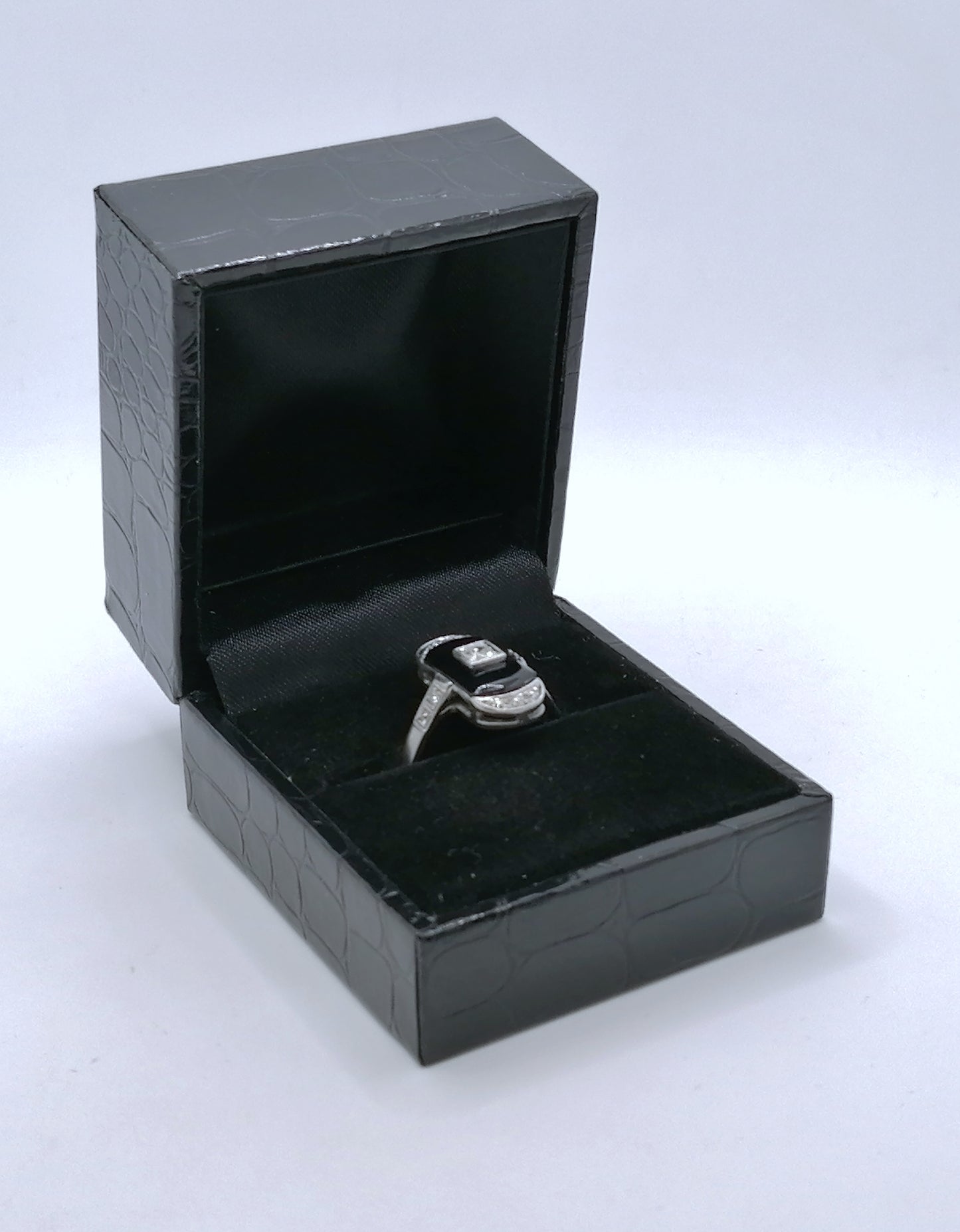 Ring Art Deco 585er Weißgold mit Onyx und Brillant Gr. 53