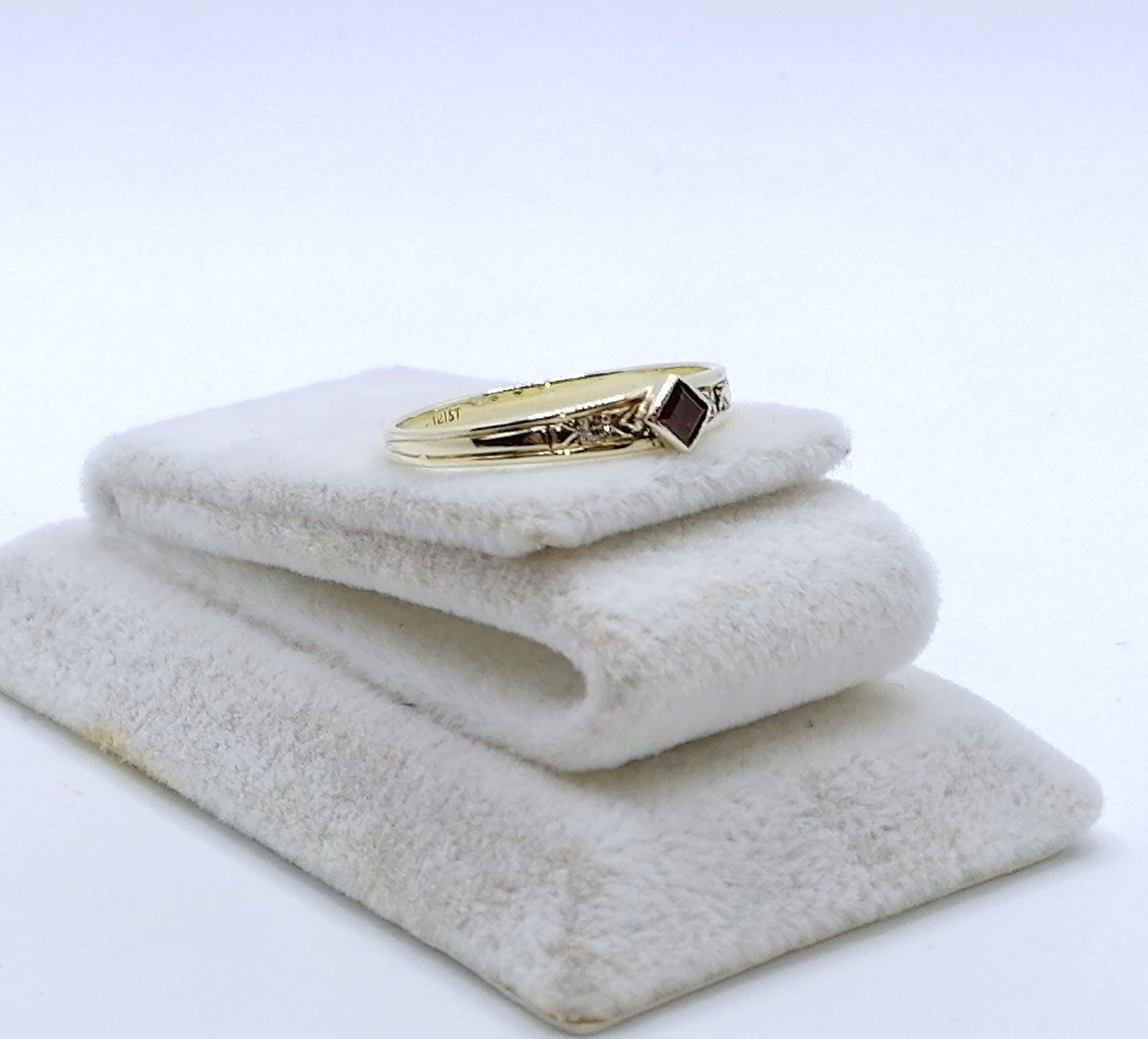 Ring Gold 585er mit Rubin und Diamantsplitter Gr. 53