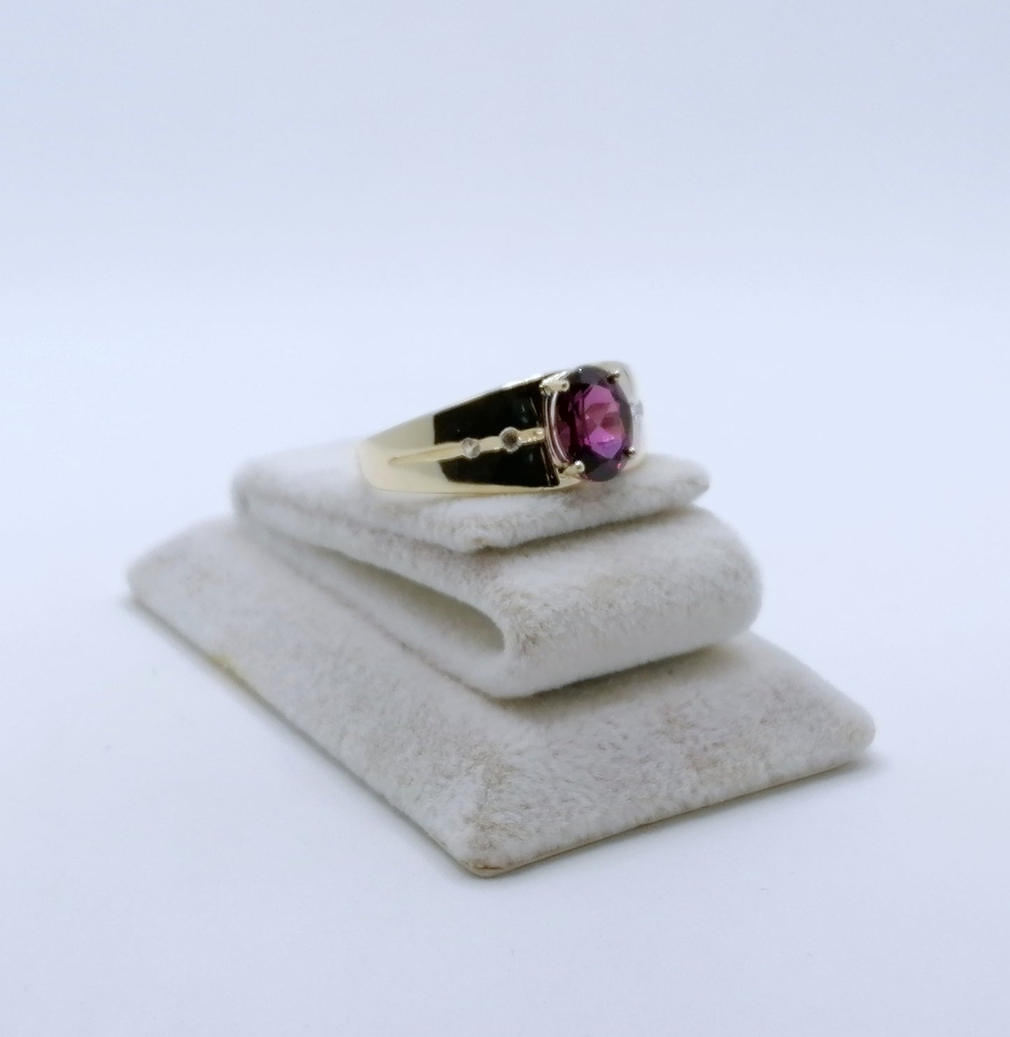 Ring Gold 375er mit Rhodolith Granat und Diamanten Gr. 63