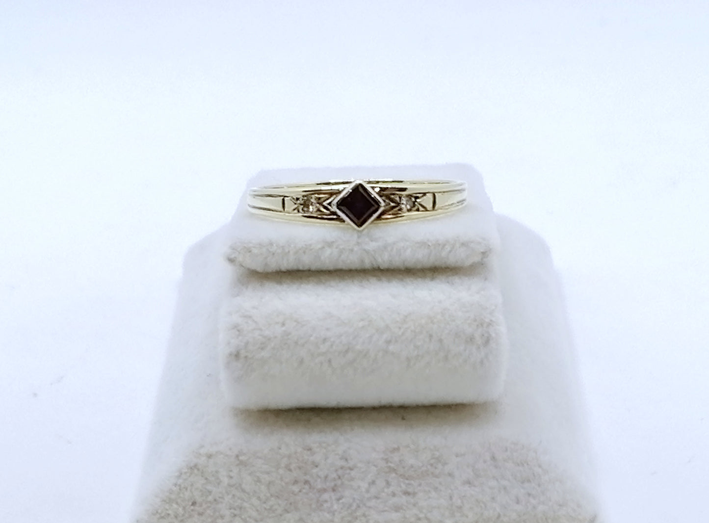 Ring Gold 585er mit Rubin und Diamantsplitter Gr. 53