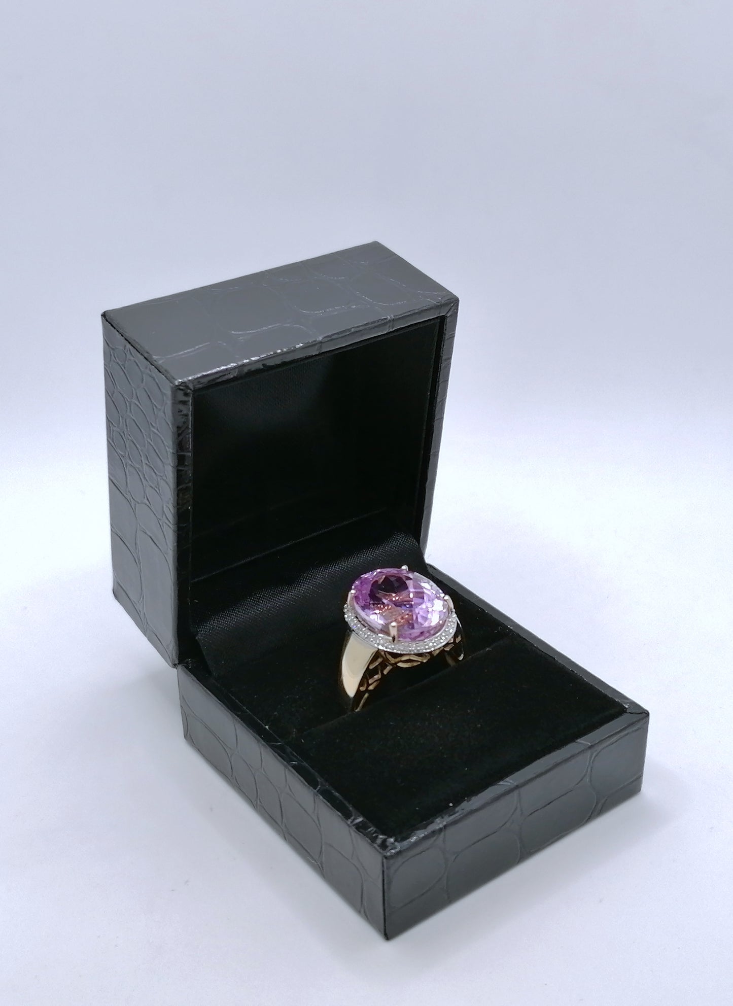 Ring Gold 585er mit Kunzit und Diamanten Harry Ivens