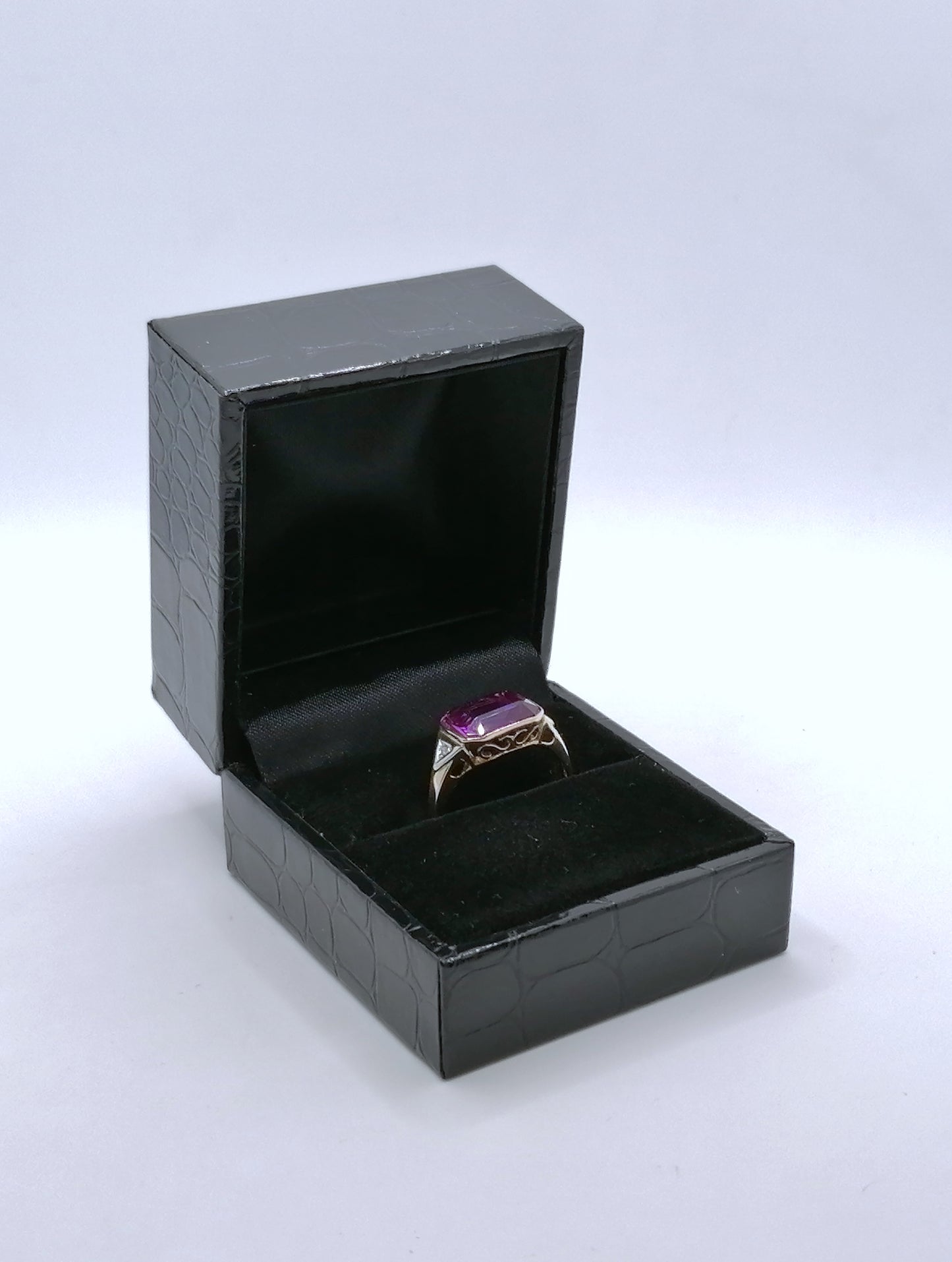 Ring Gold 333er mit Saphir und Diamantsplitter Gr. 55
