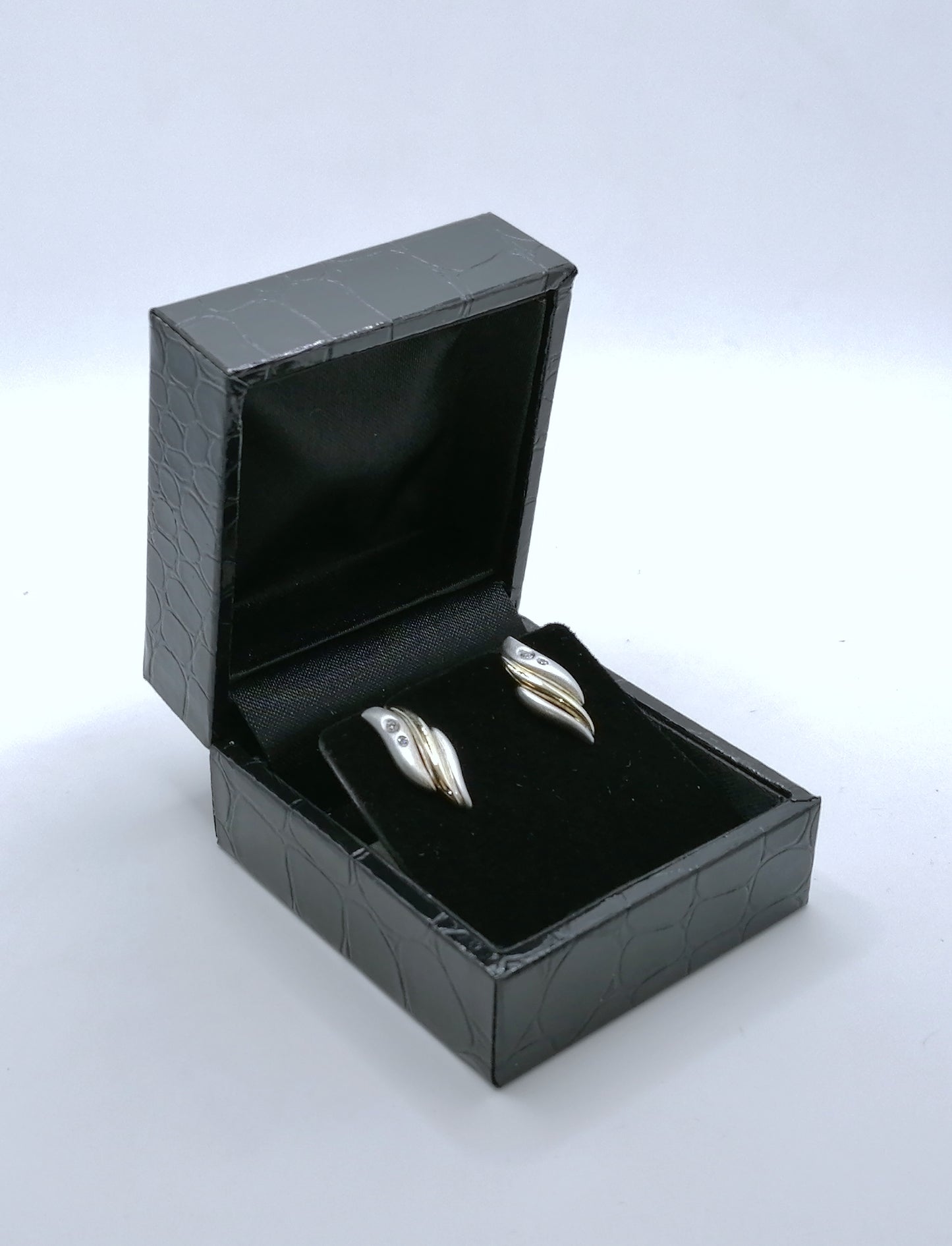 Ohrstecker 333er Gold Gelbgold Weißgold mit Diamantsplitter